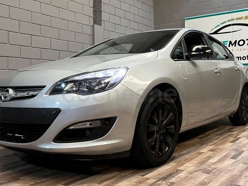 Usado Opel Astra Excellence 110 CV (80 kW) 2016 Gris / plata Berlina