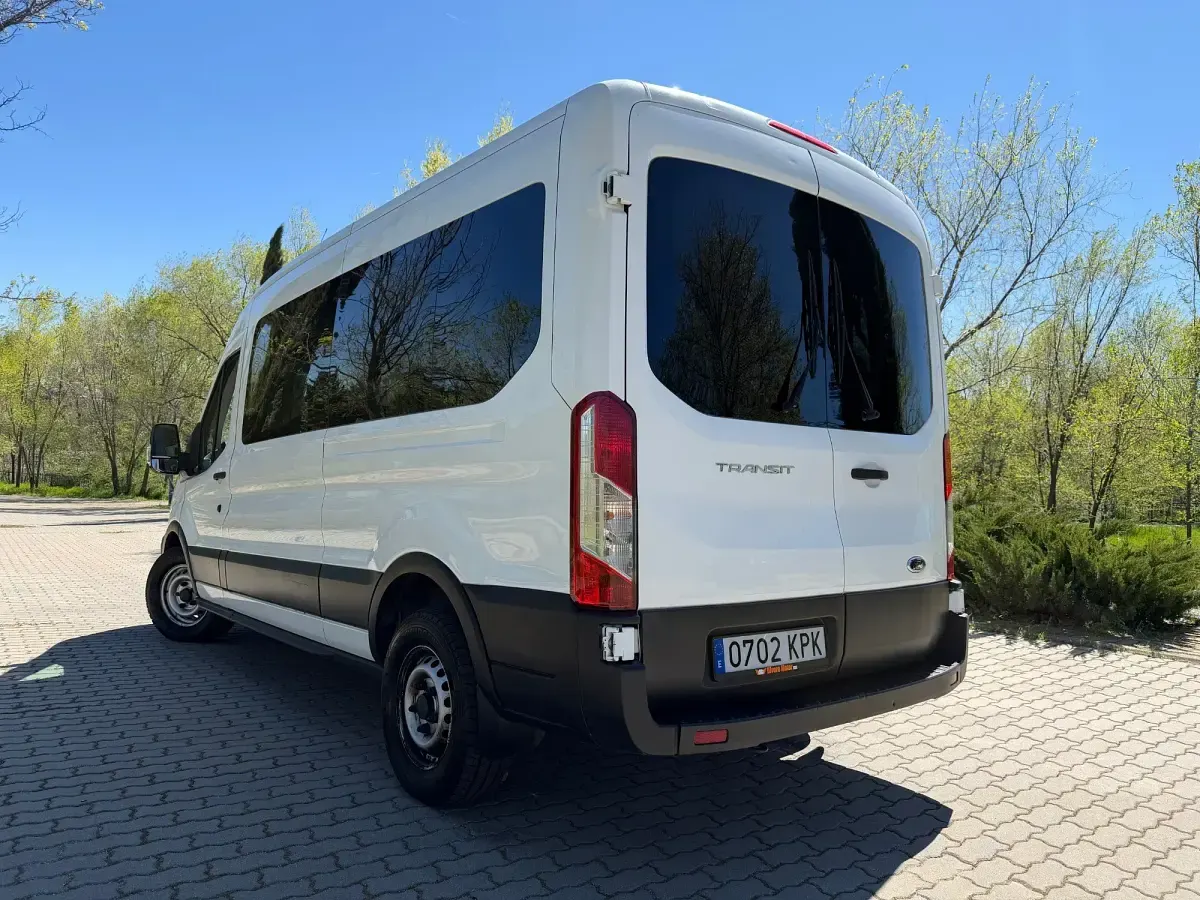 Usado Ford Transit Ambiente 130 CV (95 kW) 2018 Blanco Familiar