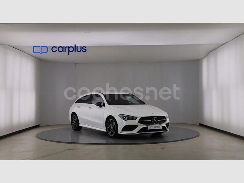 Usado Mercedes CLA200 Shooting Brake 150 CV (110 kW) 2023 Blanco Familiar