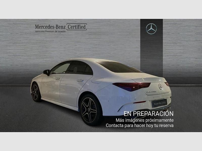 Usado Mercedes CLA220 AMG line 190 CV (139 kW) 2025 Pintura uni, blanco polar Berlina