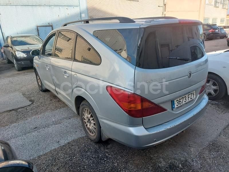 Usado SsangYong Rodius Limited 165 CV (121 kW) 2008 Gris / plata Monovolumen