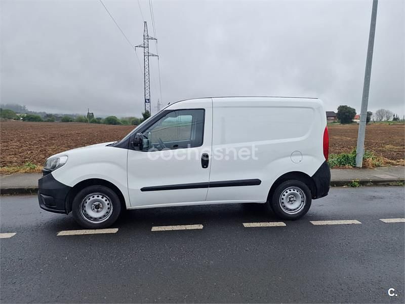 Usado Fiat Doblò 100 CV (73 kW) 2024 Blanco Monovolumen