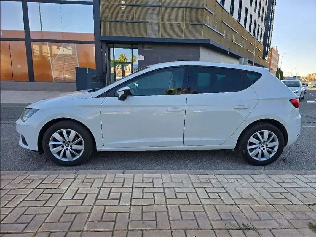 Usado Seat Leon ST Style 116 CV (85 kW) 2019 Blanco Familiar