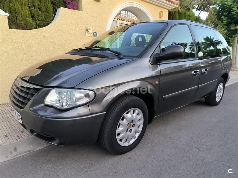 Beige Usado 2006 Chrysler Voyager Monovolumen | 2999 € (Precio justo) - Imagen 1/4