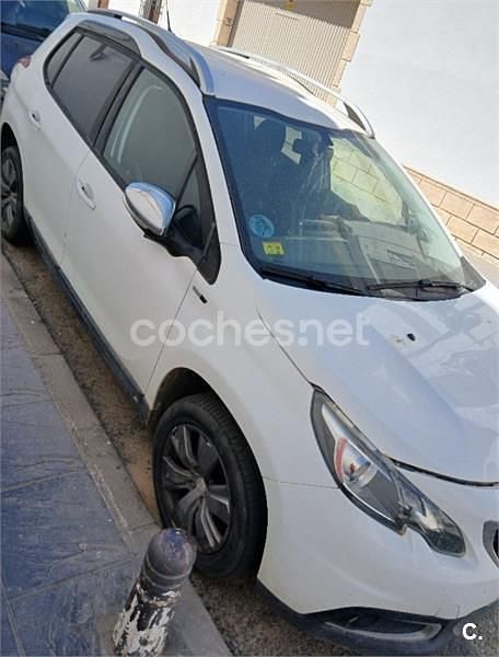 Usado Peugeot 2008 Style 100 CV (73 kW) 2017 Blanco SUV