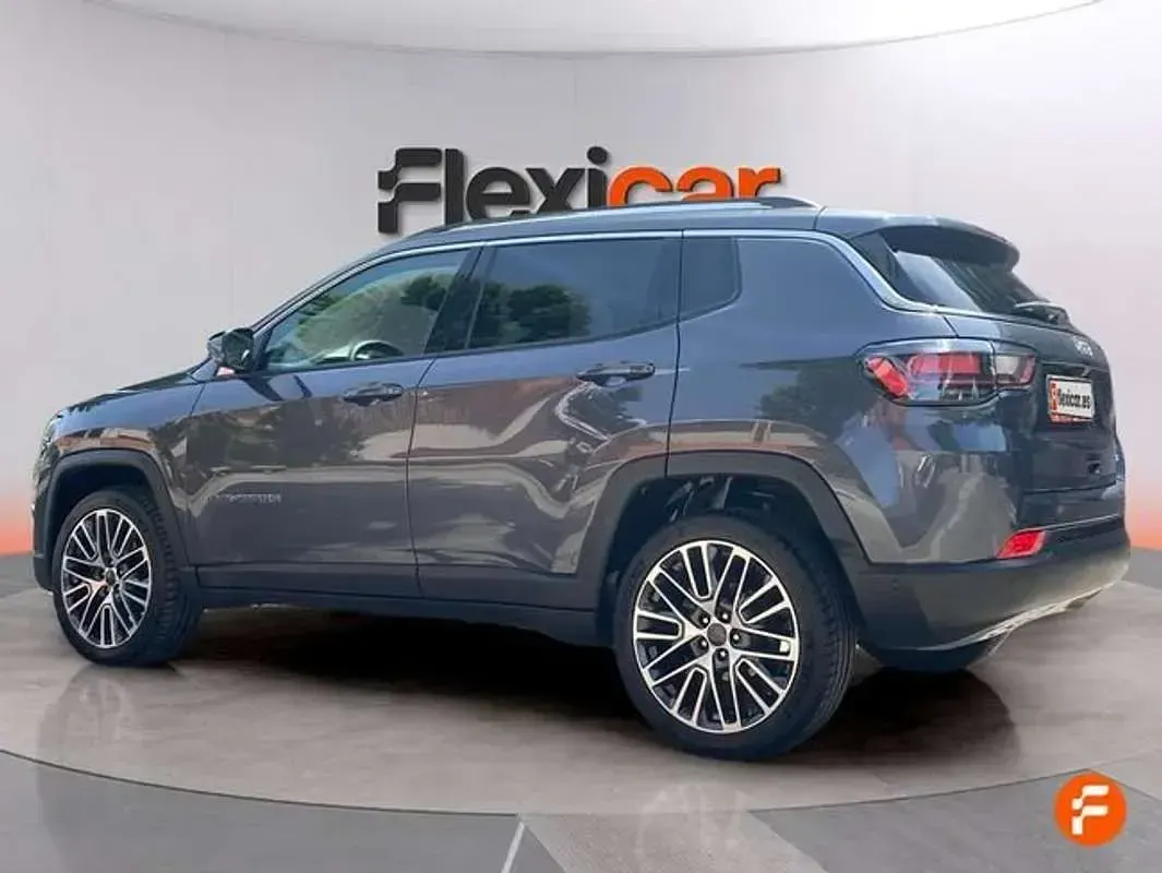 Usado Jeep Compass Limited 131 CV (96 kW) 2021 Gris SUV