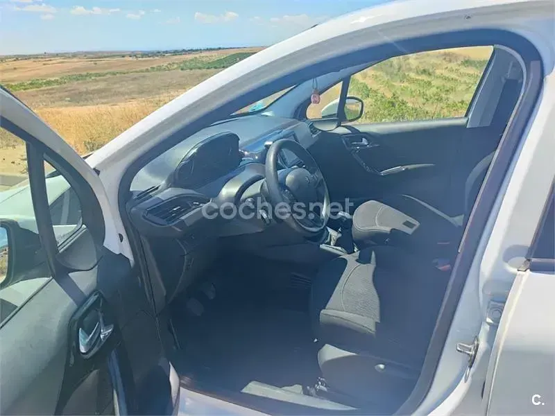 Usado Peugeot 208 Style 75 CV (55 kW) 2017 Blanco Utilitario