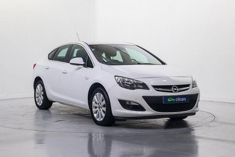 Usado Opel Astra Elegance 110 CV (80 kW) 2017 Blanco Berlina