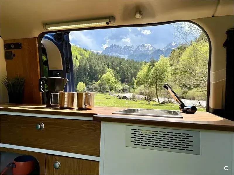 Käytetty Ford Tourneo Titanium 130 HP (95 kW) 2018 Sininen Tila-auto
