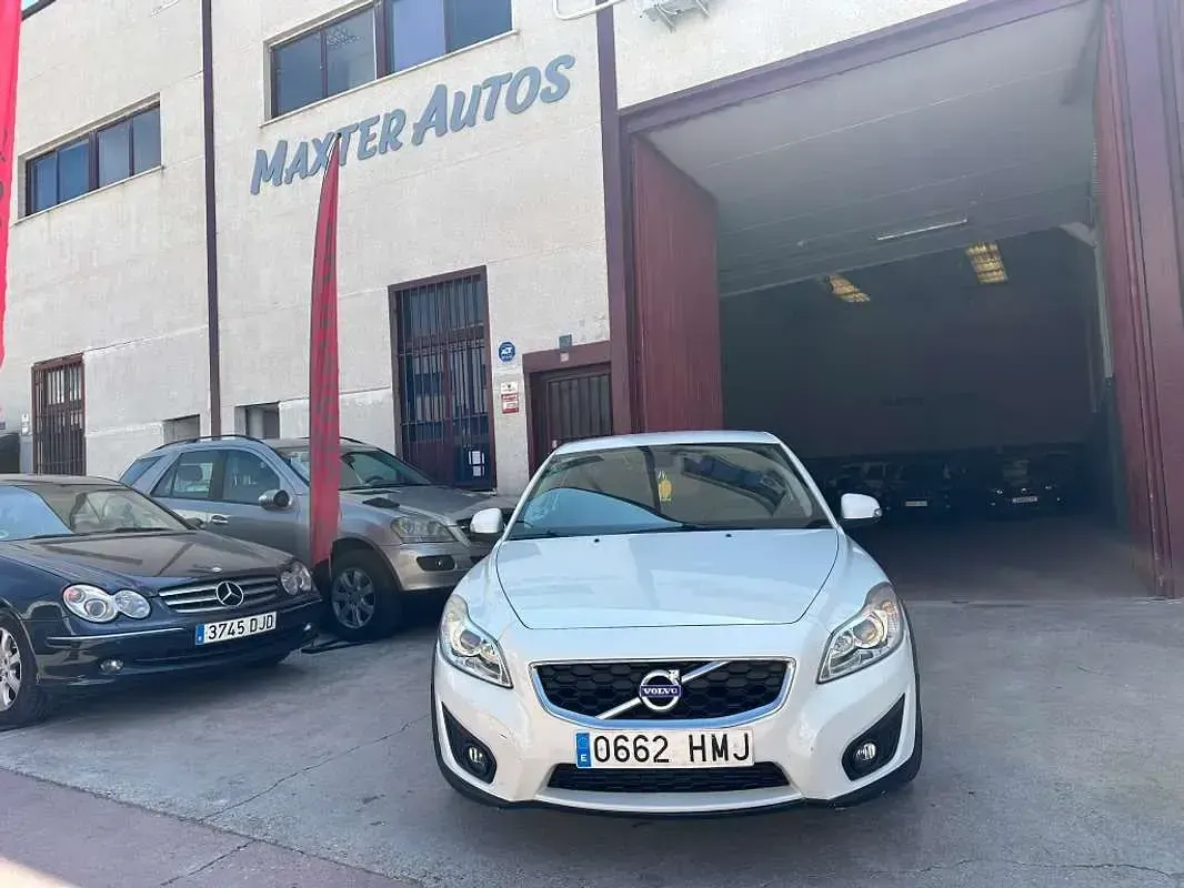 Usado Volvo C30 Momentum 114 CV (83 kW) 2012 Blanco Utilitario