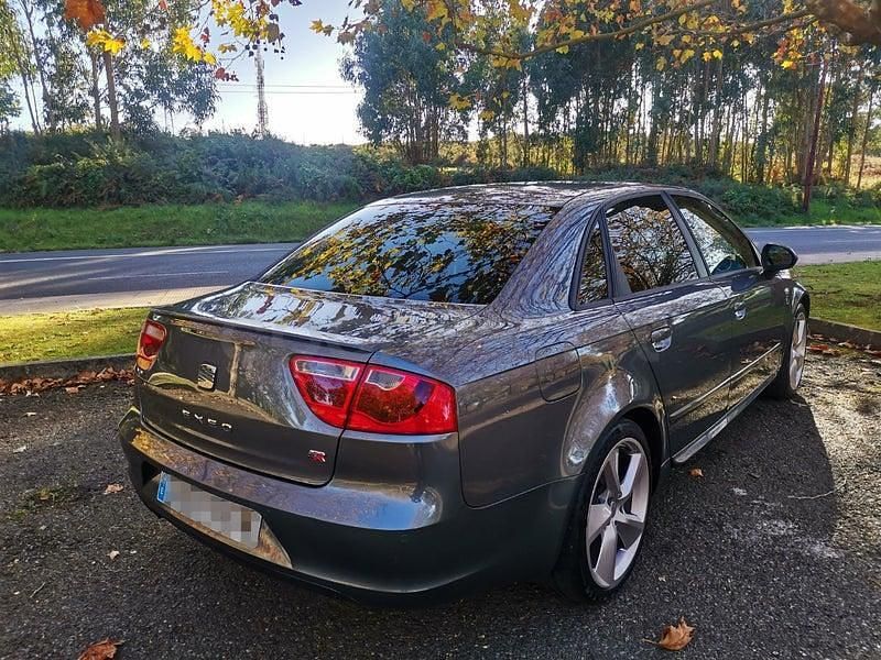 Usado Seat Exeo Sport 170 CV (125 kW) 2012 Gris / plata Berlina