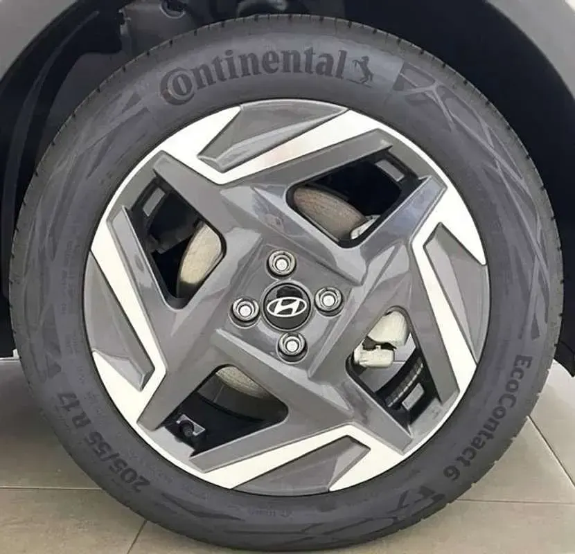Usado Hyundai Bayon 101 CV (74 kW) 2025 Gris SUV