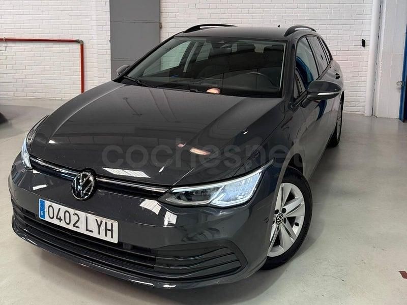 Usado VW Golf VIII Life 115 CV (84 kW) 2022 Gris / plata Familiar