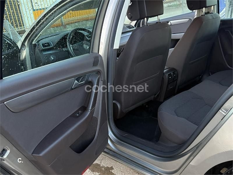 Usado VW Passat Advance 140 CV (102 kW) 2014 Gris / plata Berlina