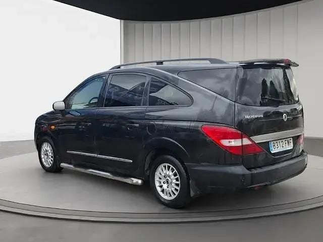 Usado SsangYong Rodius 165 CV (121 kW) 2007 Blanco Monovolumen
