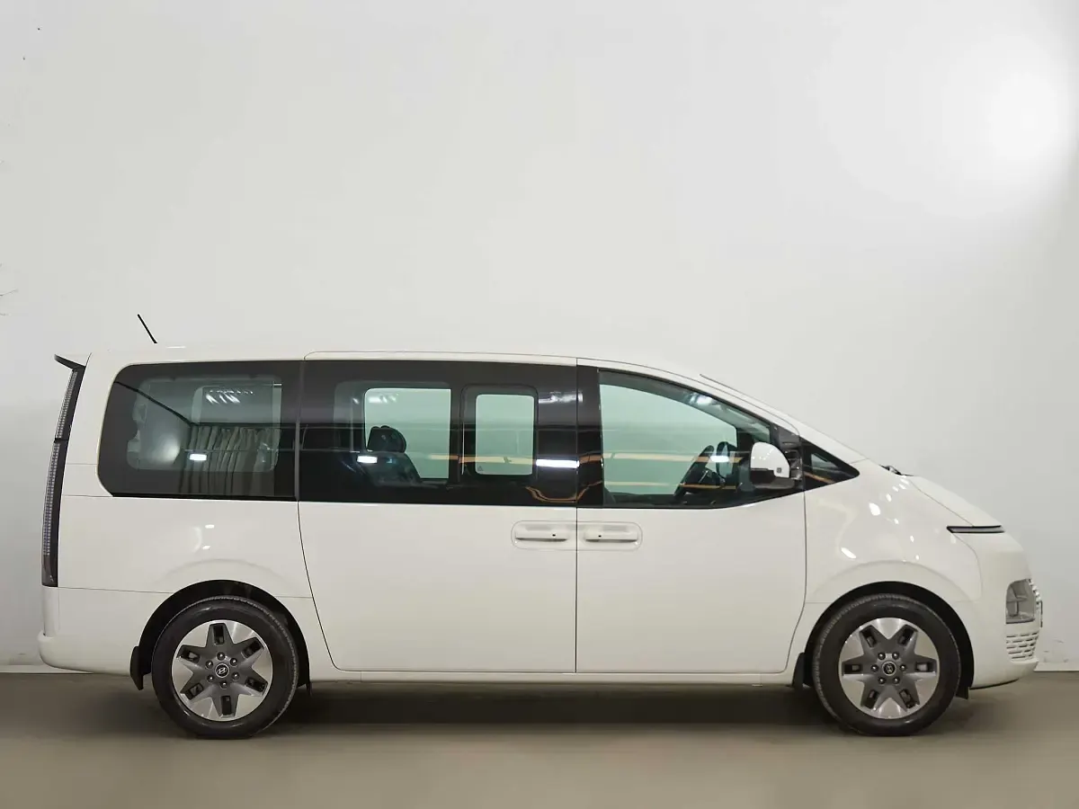 Usado Hyundai Staria Style 227 CV (166 kW) 2025 Monovolumen