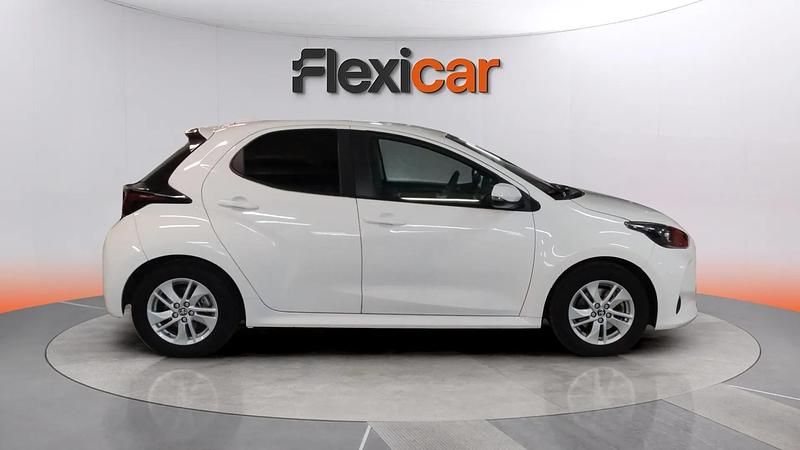 Usado Toyota Yaris Hybrid Business Edition 116 CV (85 kW) 2022 Blanco Utilitario