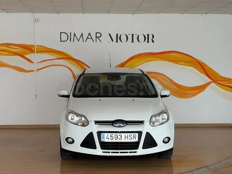 Usado Ford Focus Trend 125 CV (91 kW) 2013 Blanco Berlina