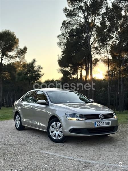 Usado VW Jetta Advance 105 CV (77 kW) 2013 Beige Berlina