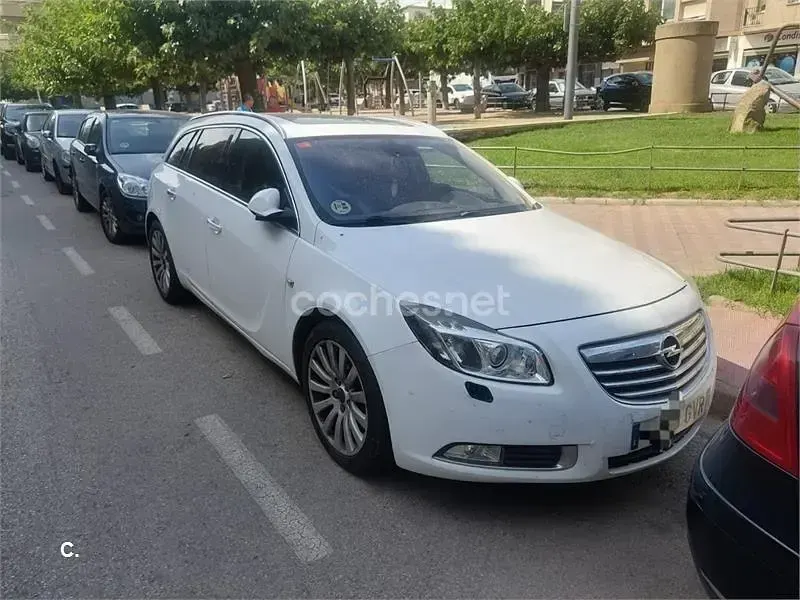 Usado Opel Insignia Edition 160 CV (117 kW) 2010 Blanco Familiar