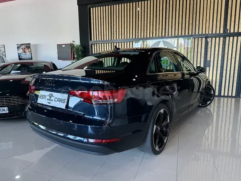Usado Audi A4 150 CV (110 kW) 2017 Azul Berlina