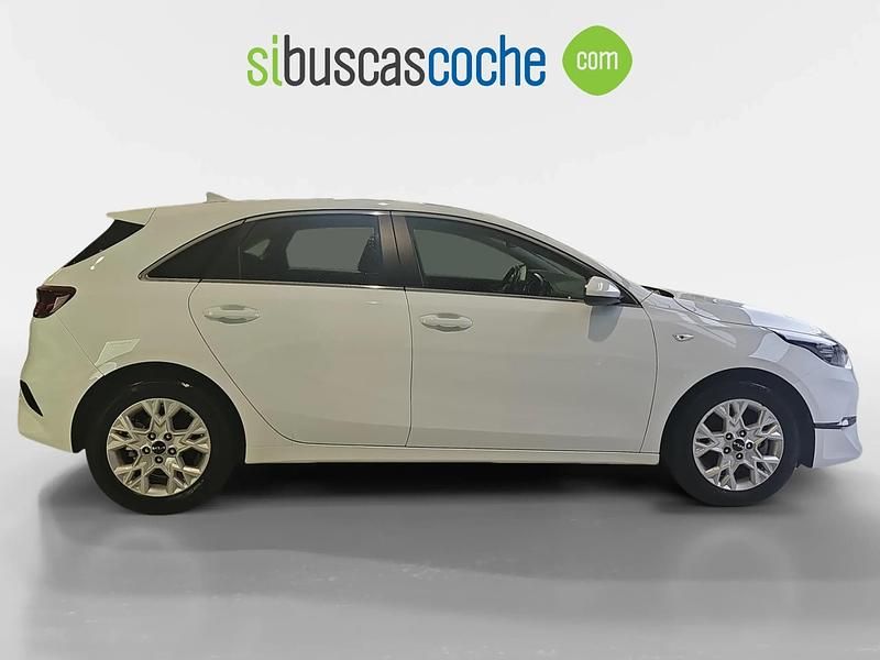 Usado Kia Ceed 120 CV (88 kW) 2023 Blanco Utilitario