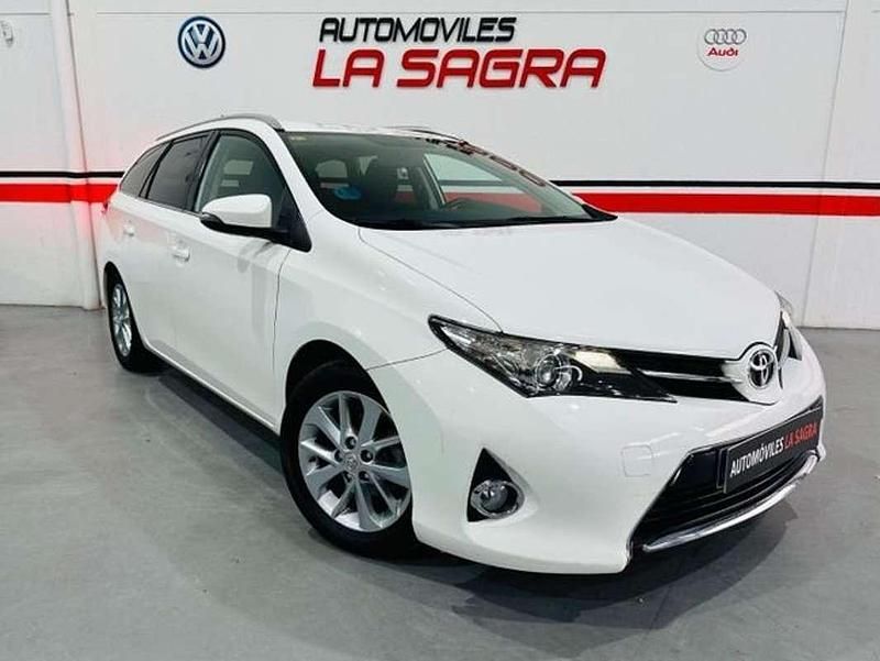 Usado Toyota Auris Touring Sports Business Edition 132 CV (97 kW) 2015 Blanco Familiar