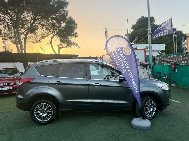 Usado Ford Kuga Titanium 163 CV (119 kW) 2013 Gris / plata SUV