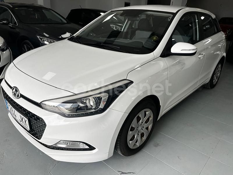 Blanco Usado 2015 Hyundai i20 Berlina | 9500 € (Precio justo) - Imagen 1/4