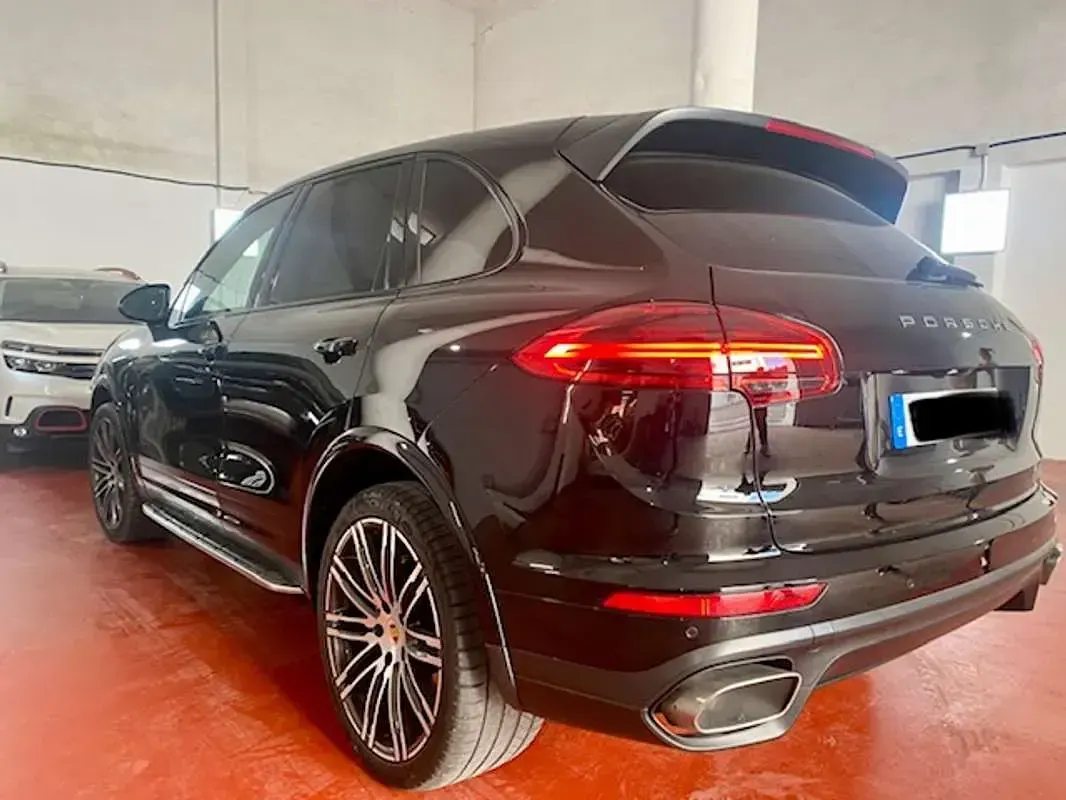 Usado Porsche Cayenne S Diesel Platinum Edition 385 CV (283 kW) 2018 Negro SUV