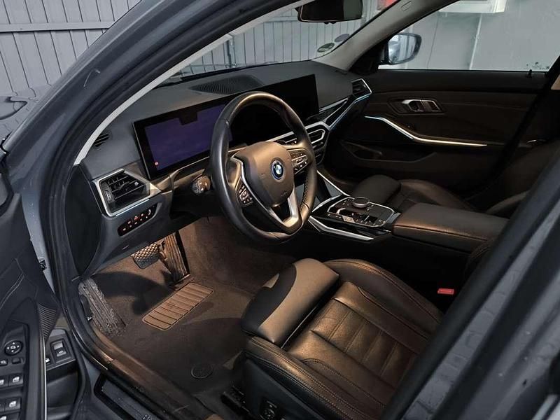 Usado BMW 320e Comfort Edition 204 CV (150 kW) 2023 Plateado Familiar