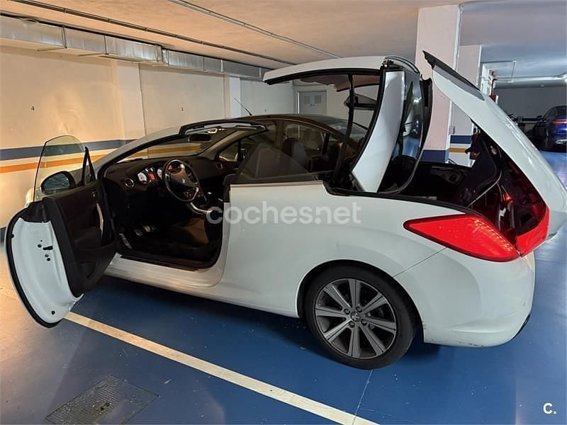 Usado Peugeot 308 CC Active 120 CV (88 kW) 2014 Blanco Descapotable
