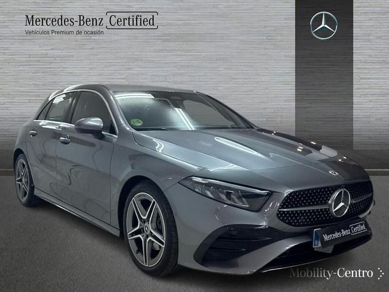 Usado Mercedes A180 AMG line 116 CV (85 kW) 2024 Gris montaña Utilitario