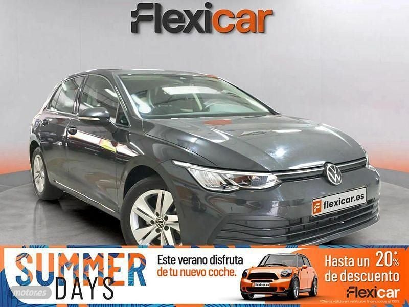 Gris Usado 2022 VW Golf VIII Life Berlina | 26.490 € (Un poco caro) - Imagen 1/4