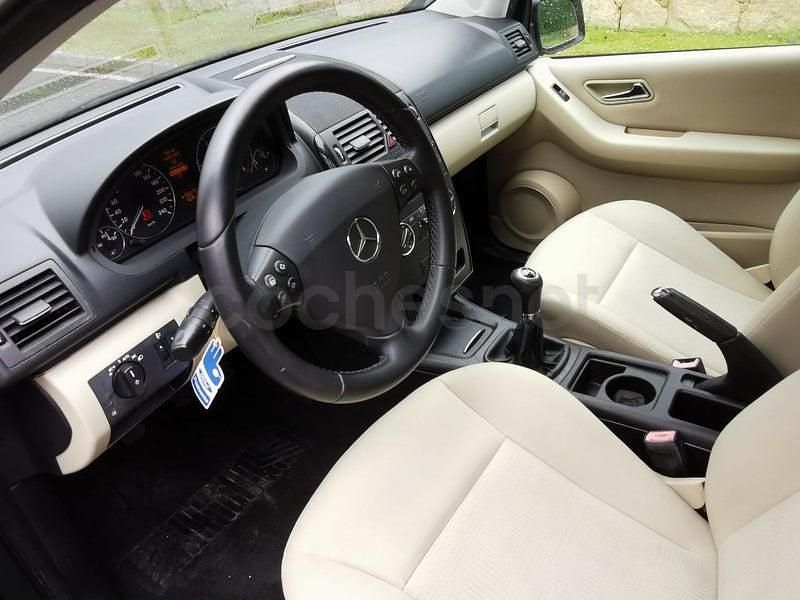 Usado Mercedes A180 Exclusive 109 CV (80 kW) 2010 Verde Monovolumen