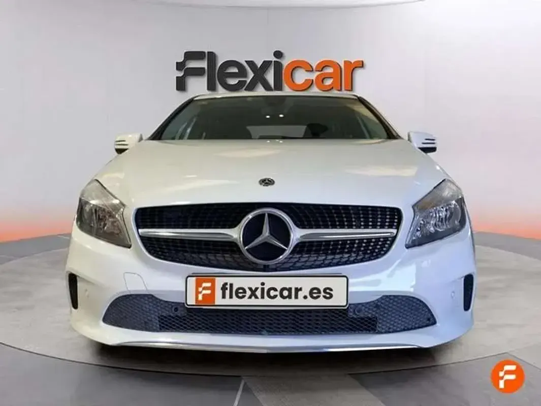 Usado Mercedes A180 109 CV (80 kW) 2017 Blanco Utilitario