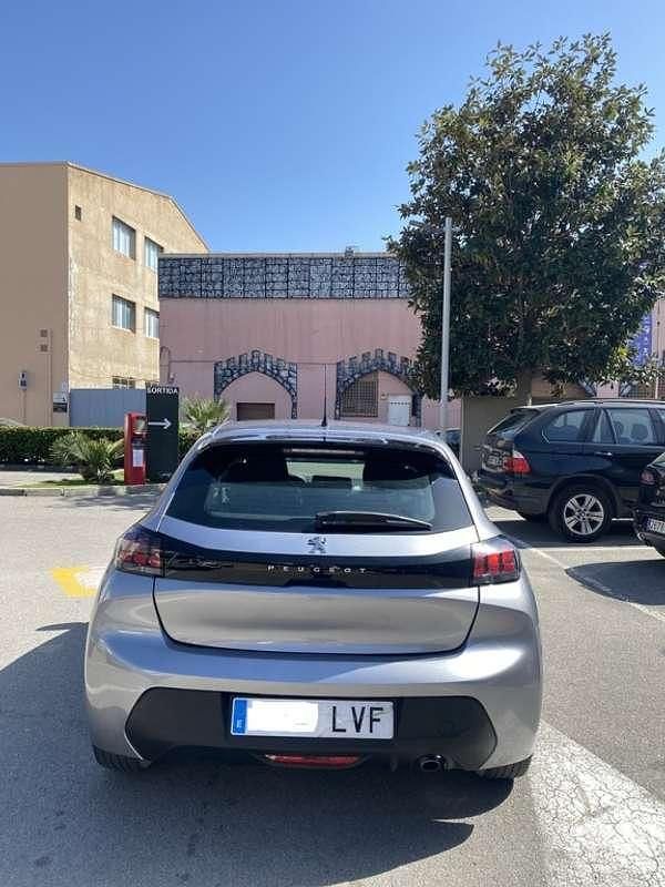 Usado Peugeot 208 Active 102 CV (75 kW) 2021 Gris Utilitario
