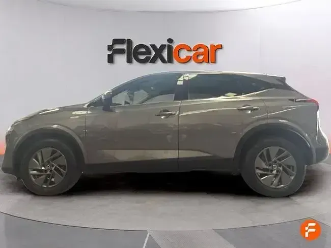 Usado Nissan Qashqai Acenta 158 CV (116 kW) 2022 Gris / plata SUV