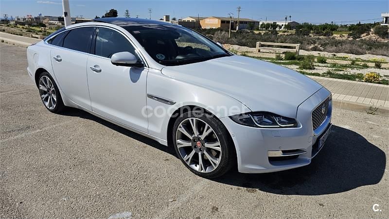 Blanco Usado 2018 Jaguar XJ Premium Luxury Berlina | 27.800 € - Imagen 1/4