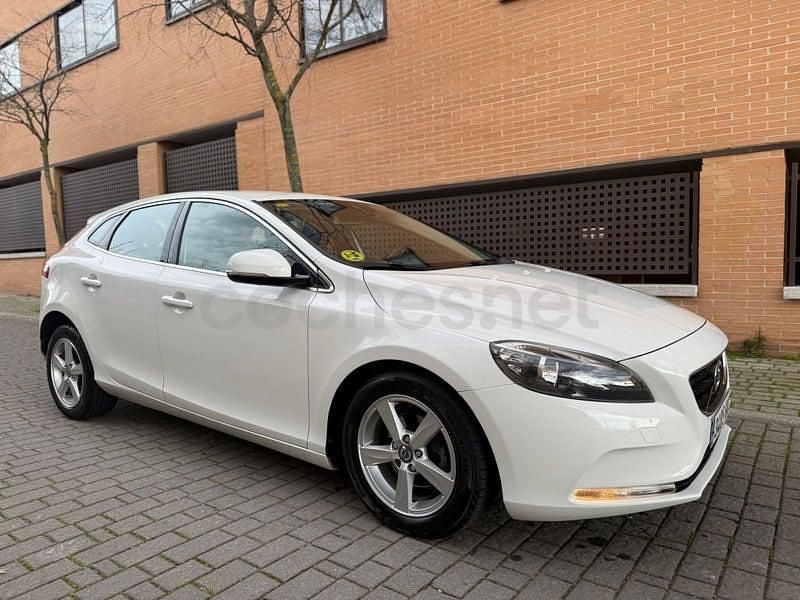 Usado Volvo V40 Momentum 115 CV (84 kW) 2014 Blanco Berlina