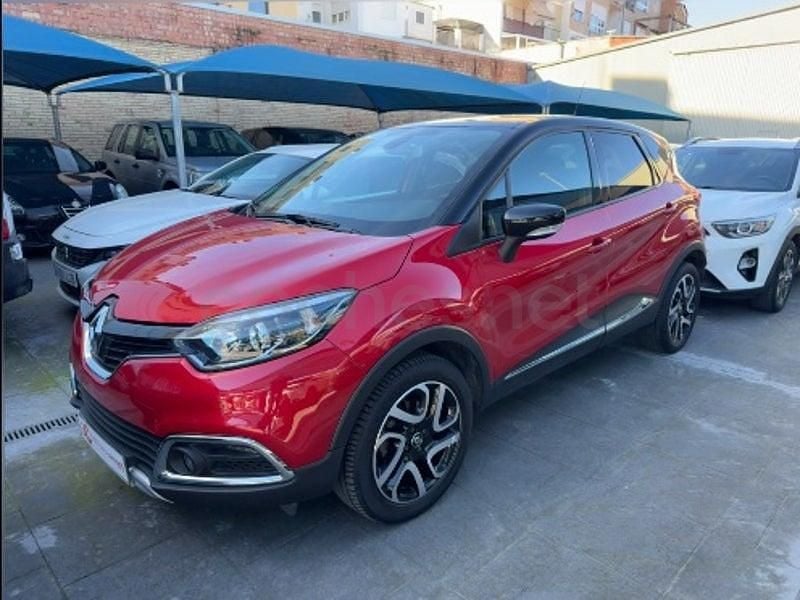 Usado Renault Captur XMOD 120 HP (88 kW) 2017 Vermelho SUV