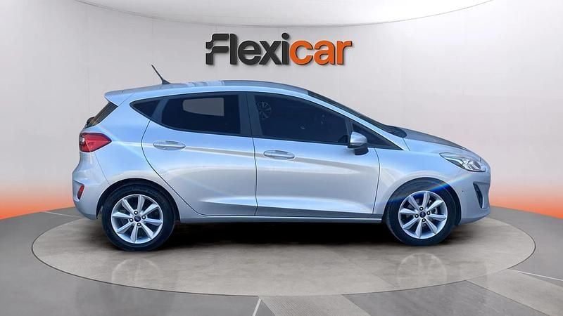 Usado Ford Fiesta Trend 101 CV (74 kW) 2019 Gris Utilitario