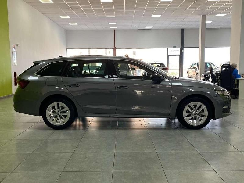 Usado Skoda Octavia 150 CV (110 kW) 2025 Gris Utilitario
