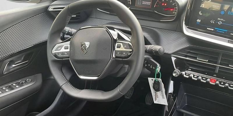 Usado Peugeot 208 Active 102 CV (75 kW) 2024 Blanco Utilitario