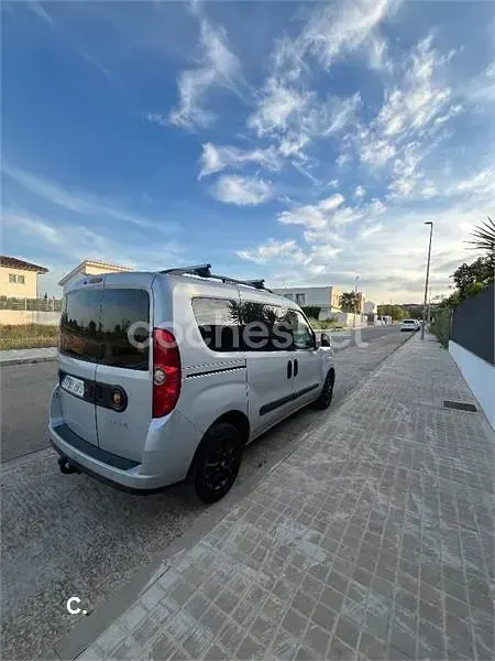 Usado Fiat Doblò Dynamic 105 CV (77 kW) 2013 Gris / plata Monovolumen