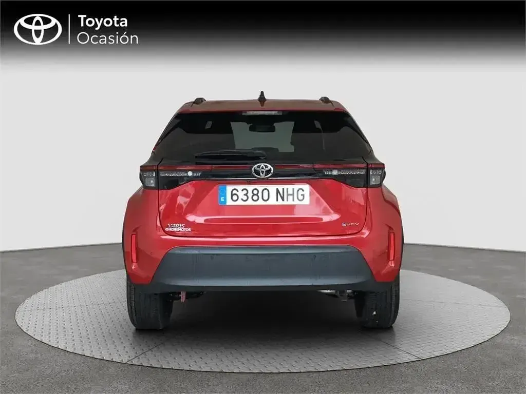 Usado Toyota Yaris Cross Active 130 CV (95 kW) 2025 Rojo SUV