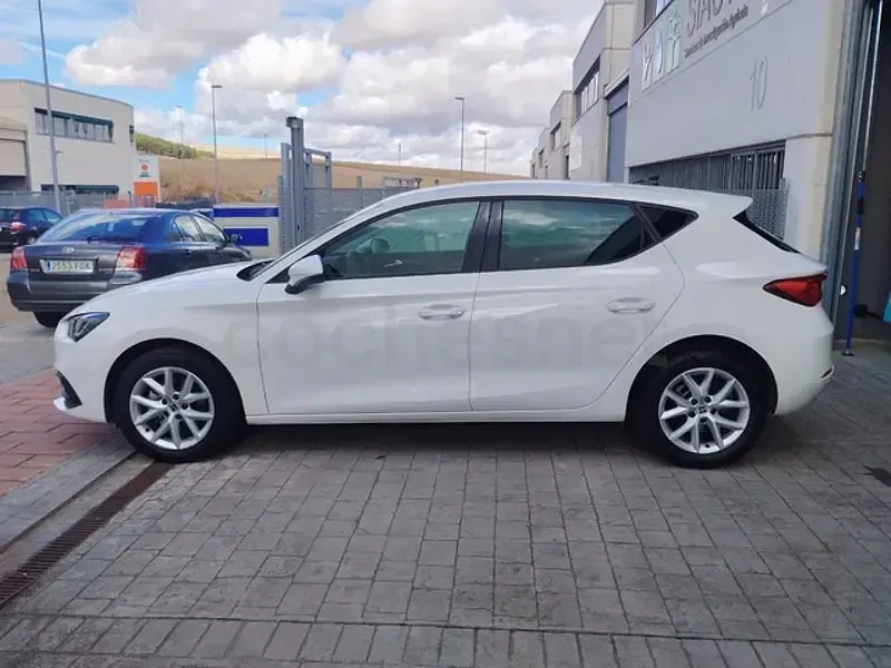 Usado Seat Leon Style 115 CV (84 kW) 2021 Blanco Berlina
