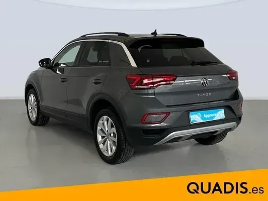 Usado VW T-Roc Life 150 CV (110 kW) 2023 Gris SUV