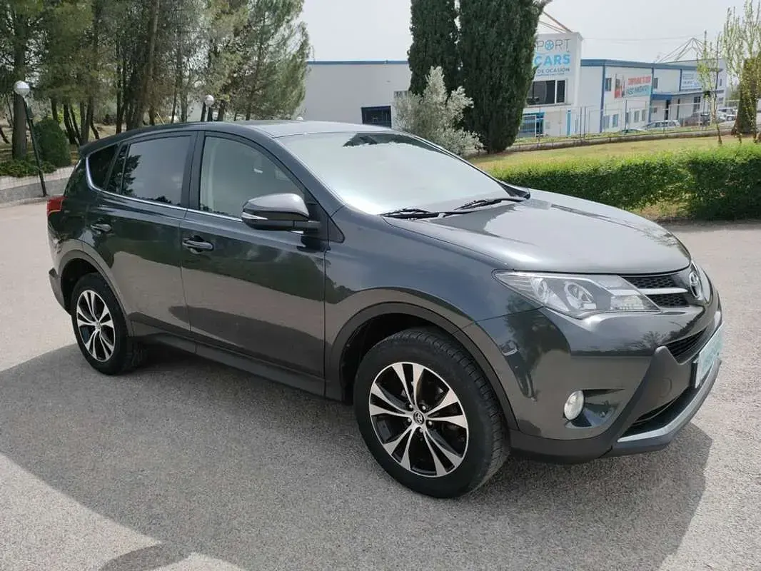 Używany Toyota RAV4 Advance 124 KM (91 kW) 2015 Szary SUV