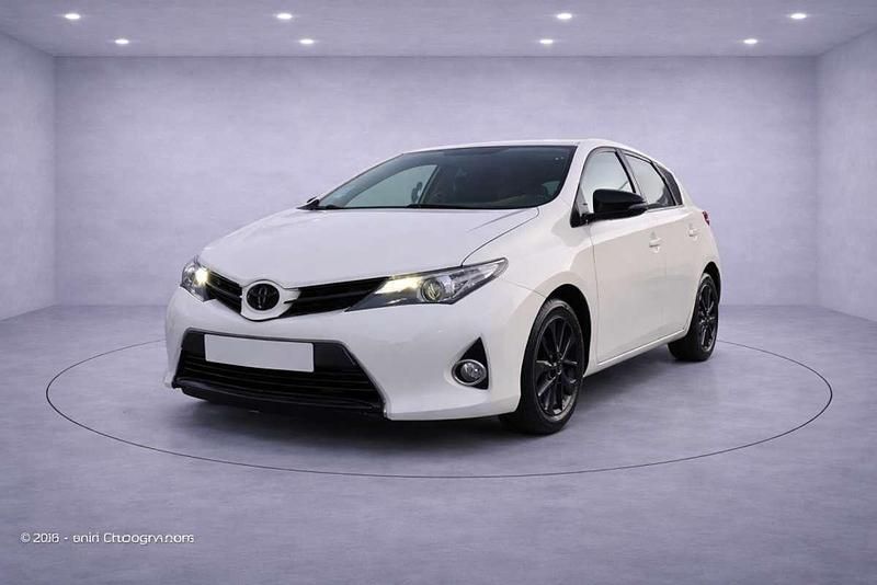 Usado Toyota Auris 132 CV (97 kW) 2015 Blanco Berlina